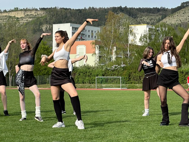 Zu Gast beim SV Lobeda 77 mit unserer K-Pop Gruppe StayH!gh