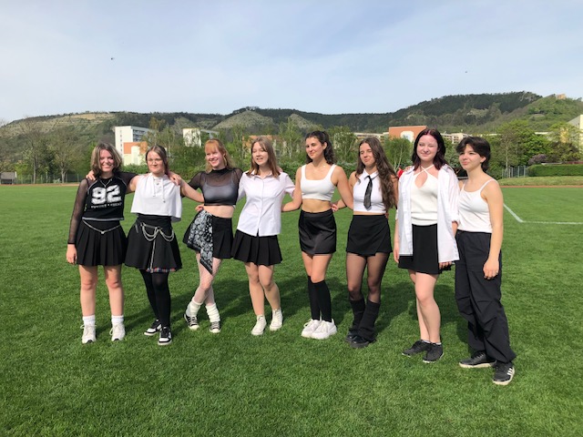 Zu Gast beim SV Lobeda 77 mit unserer K-Pop Gruppe StayH!gh