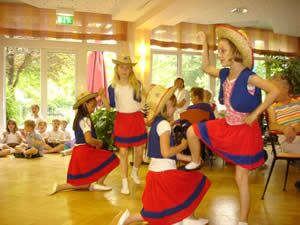 Blaue Berge mit den Schülern der Schiller Schule