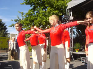 Die Happy Dancer mit einem Abba Medley